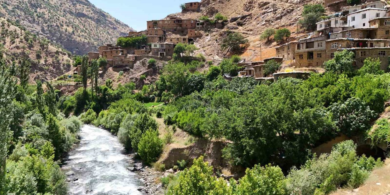 Bitlis’te Hacı Mehmet köyü doğaseverlerin yeni gözdesi oldu