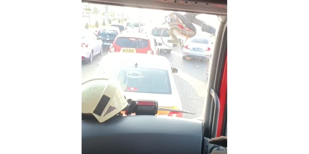 Diyarbakır’da yoğun trafik itfaiye aracının önünü engelledi