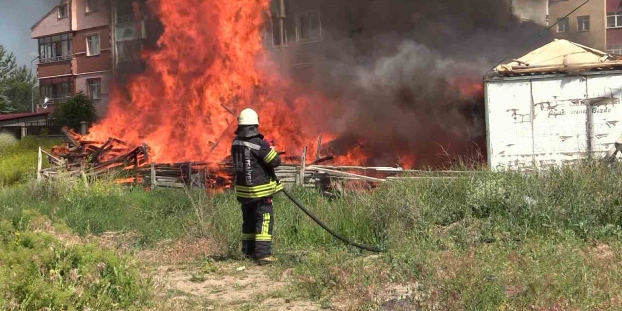 Erzurum’da inşaatta yangın