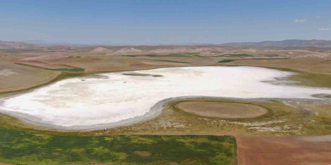 İklim değişikliği Van’daki Tuz Gölü’nü etkiledi