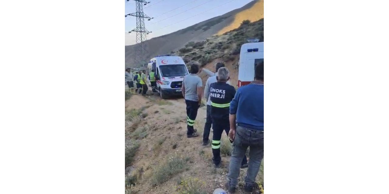 Adıyaman'da kamyonet uçuruma yuvarlandı: 2 ağır yaralı