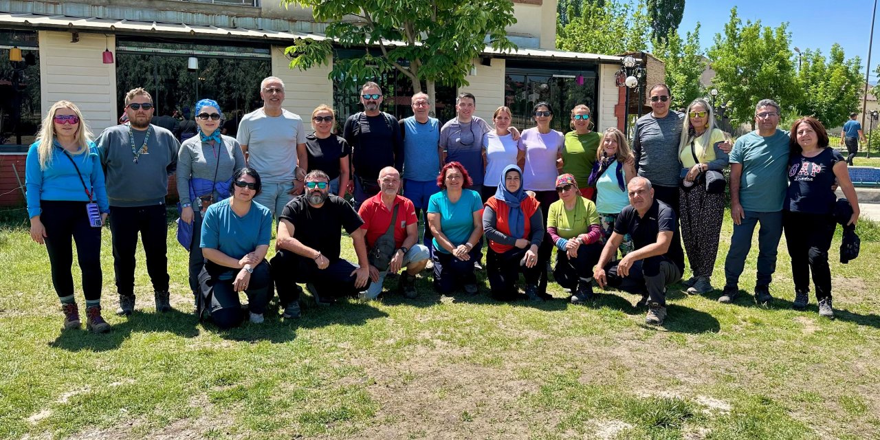 İstanbul’dan gelen doğasever grup Yüksekova’da: “Bu kadar güzelliği bir arada beklemiyorduk”