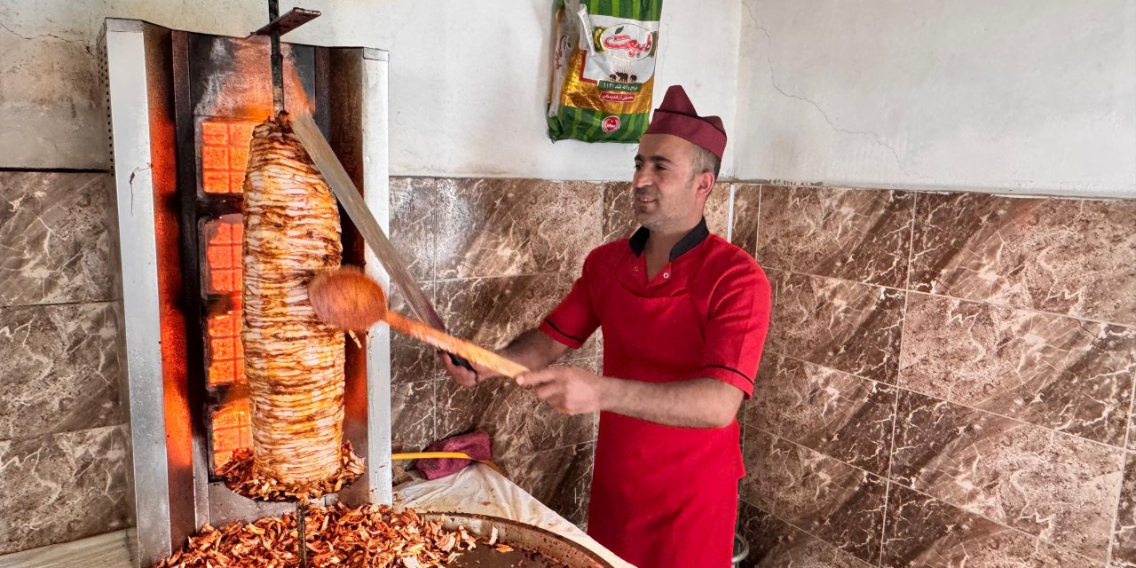 Yüksekova’da düğünlerin mutfak ekibi sabah 5’te iş başında