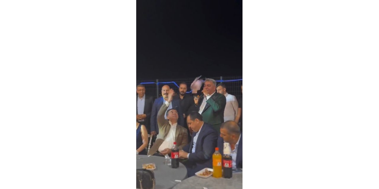 Şanlıurfa’da belediye başkanlarının düğünde para saçmasına tepki
