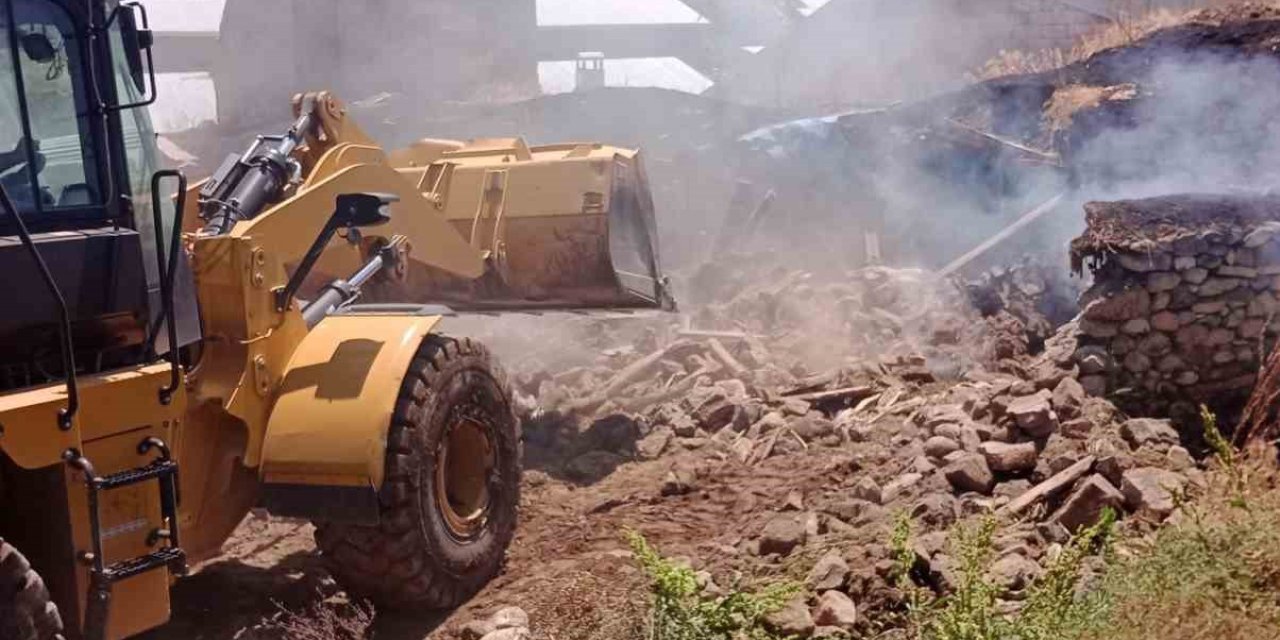 Erzurum'da ahır yangını