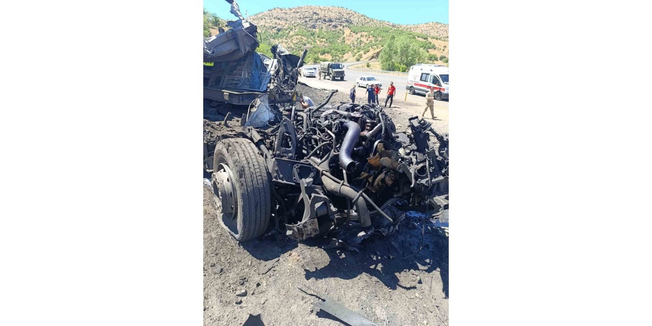 Bingöl’de tır devrildi: 1 ölü