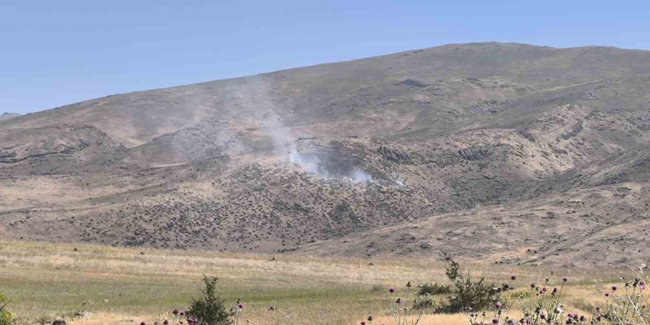 Van’da boş arazide yangın çıktı