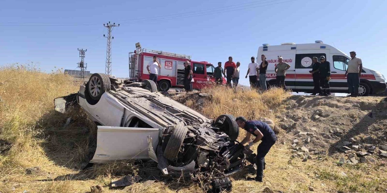 Mardin’de otomobil şarampole devrildi