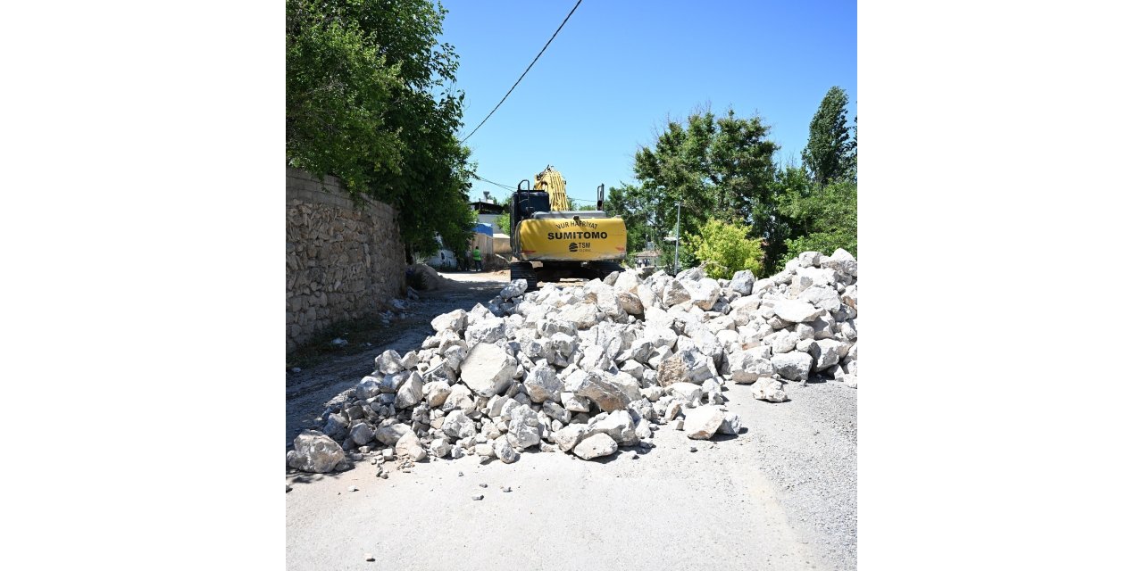 Yeşilyurt’ta yollar daha güvenli hale geliyor