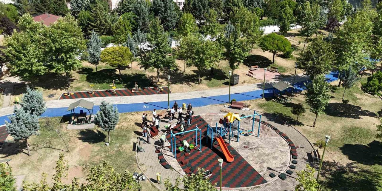 Siirt’te park onarım çalışmaları