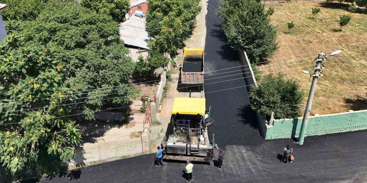 Iğdır Belediyesi, asfaltlama çalışmalarını sürdürüyor