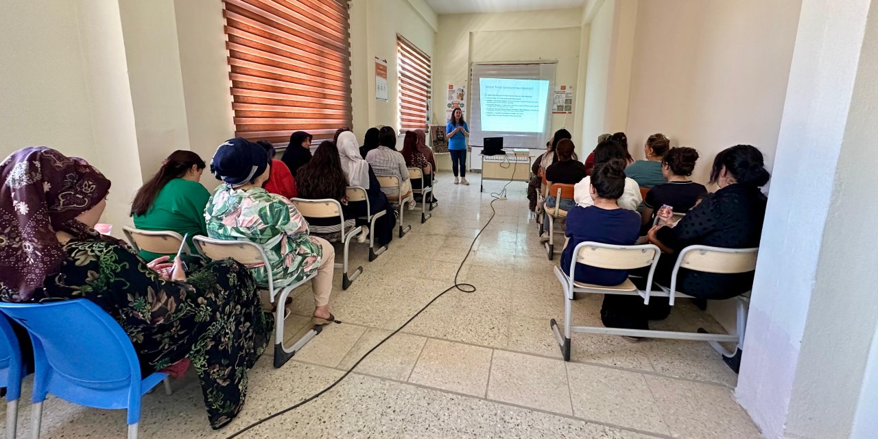 Yüksekova’da “Okul ve Aile” konusunda kadınlara eğitim verildi