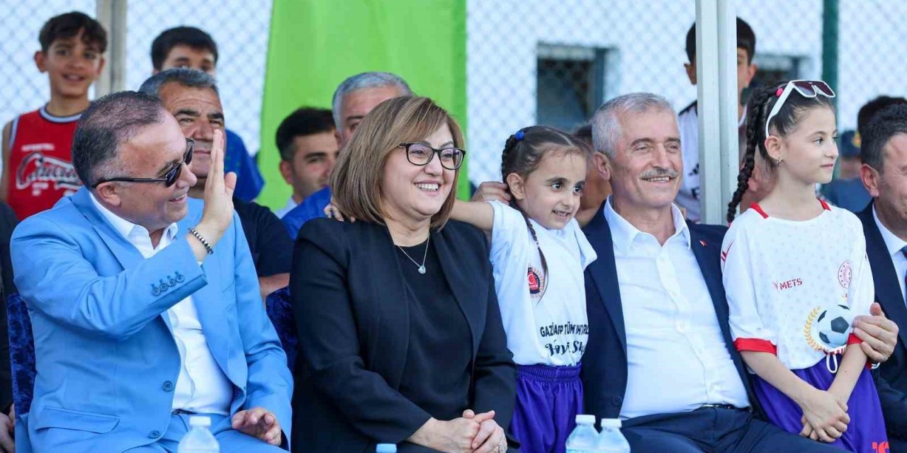 Türkiye’de bir ilk olan Muhtar Cup Futbol turnuvası start verdi