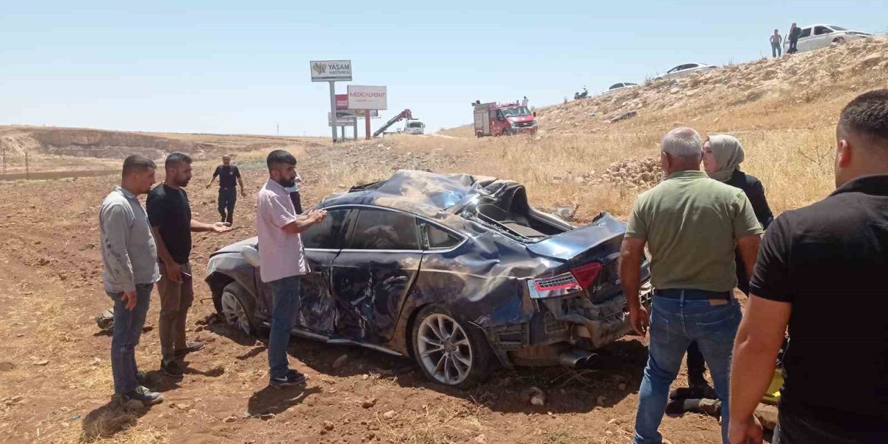 Midyat’ta virajı alamayan otomobil takla attı: 2 kişi yaralandı