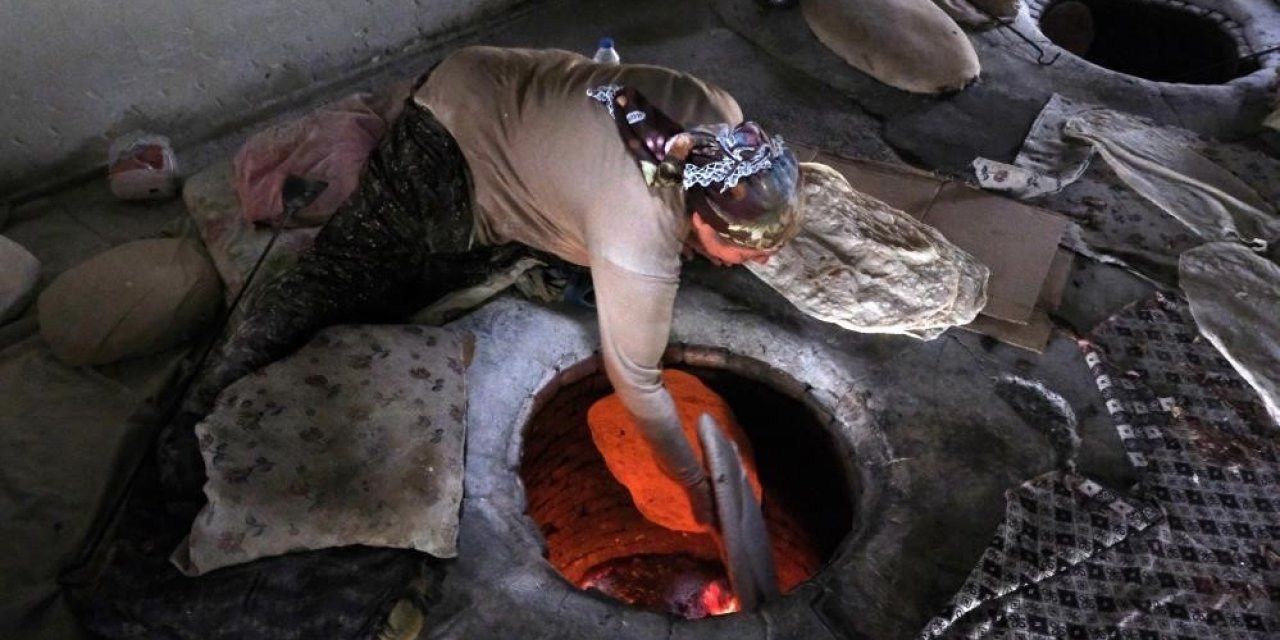 Erzincan'da tandır lavaşı sofralardaki yerini korumaya devam ediyor