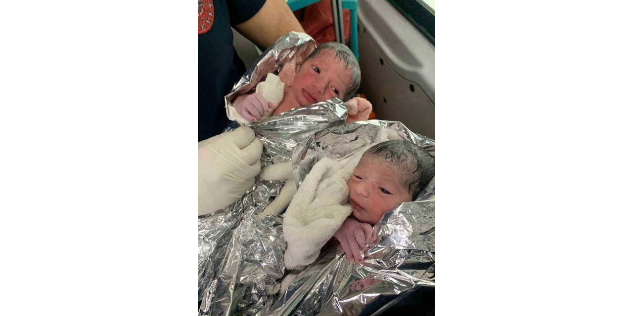 Urfa: Ambulansta ikiz doğum