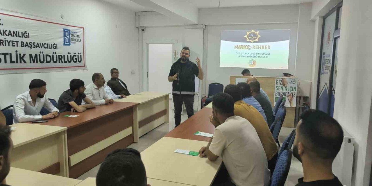 Hakkari'de bin 500 broşürle UYUMA ve NARVAS tanıtıldı