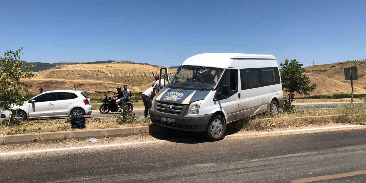 Adıyaman'da minibüs takla attı: 1’i ağır 5 yaralı