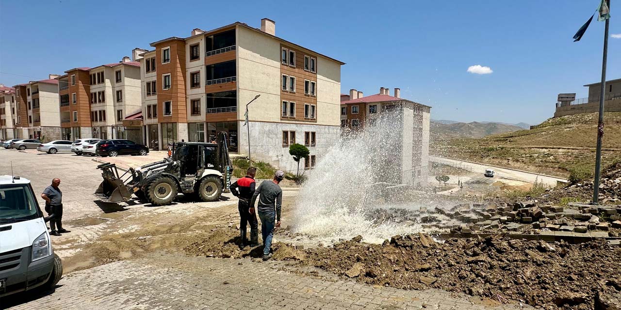 Pizok TOKİ’de doğalgaz çalışması sırasında içme suyu hattı arızalandı