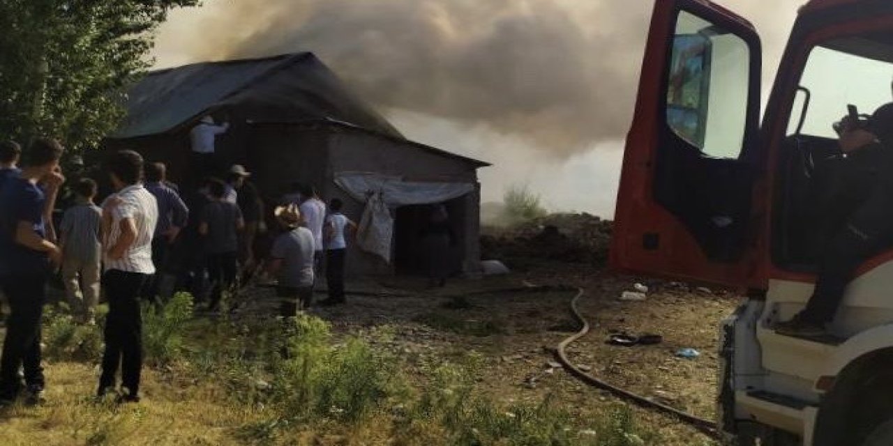 Alev alan ahırdaki 2 büyükbaş hayvan kurtarıldı