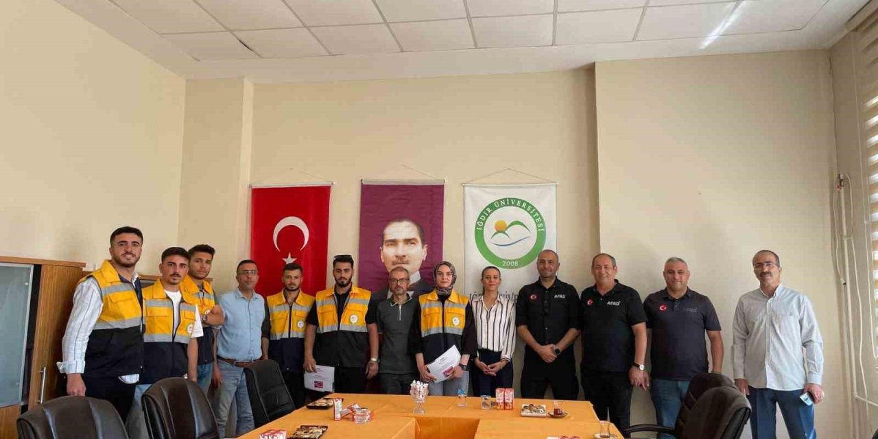 Iğdır'da AFAD destek gönüllüsü kimlik dağıtım töreni gerçekleştirildi