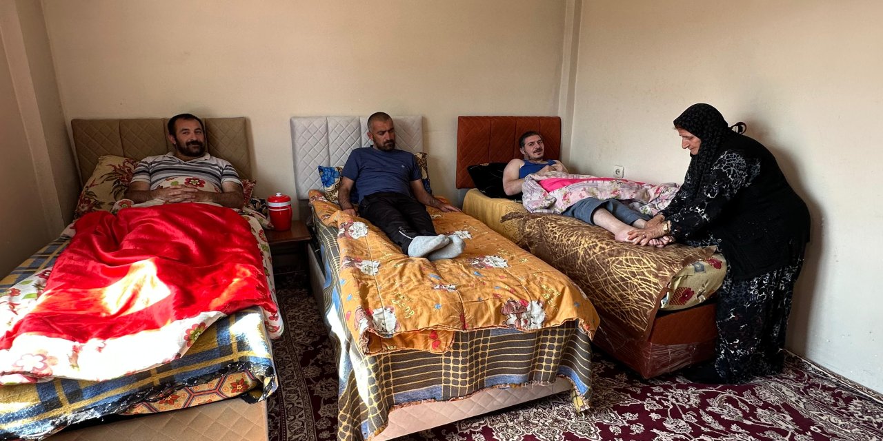 Yüksekova’da 5 engelli çocuğuna bakan annenin bakıcı maaşları kesildi