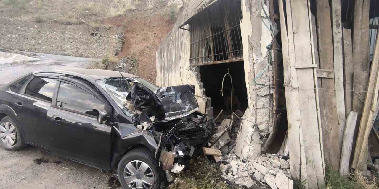 Bitlis’te kaza: 2 ölü, 2 yaralı