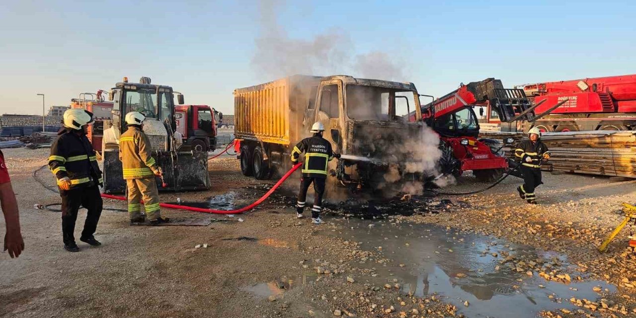 Mardin’de hafriyat kamyonu küle döndü