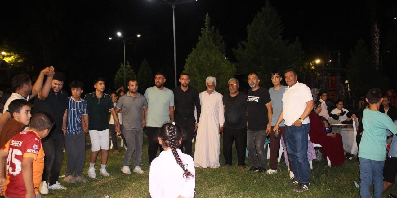 Mahalleliyi parka toplayan muhtardan sürpriz