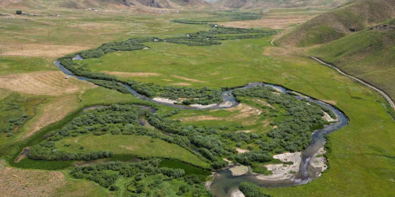 Şırnak’ta dev menderesler manzarasıyla büyülüyor