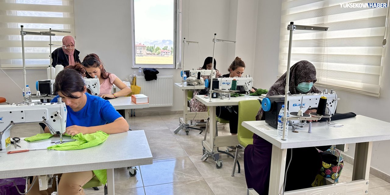 Yüksekova: Halk Eğitim Merkezi’nde açılan dikiş-nakış kursuna kadınlardan ilgi