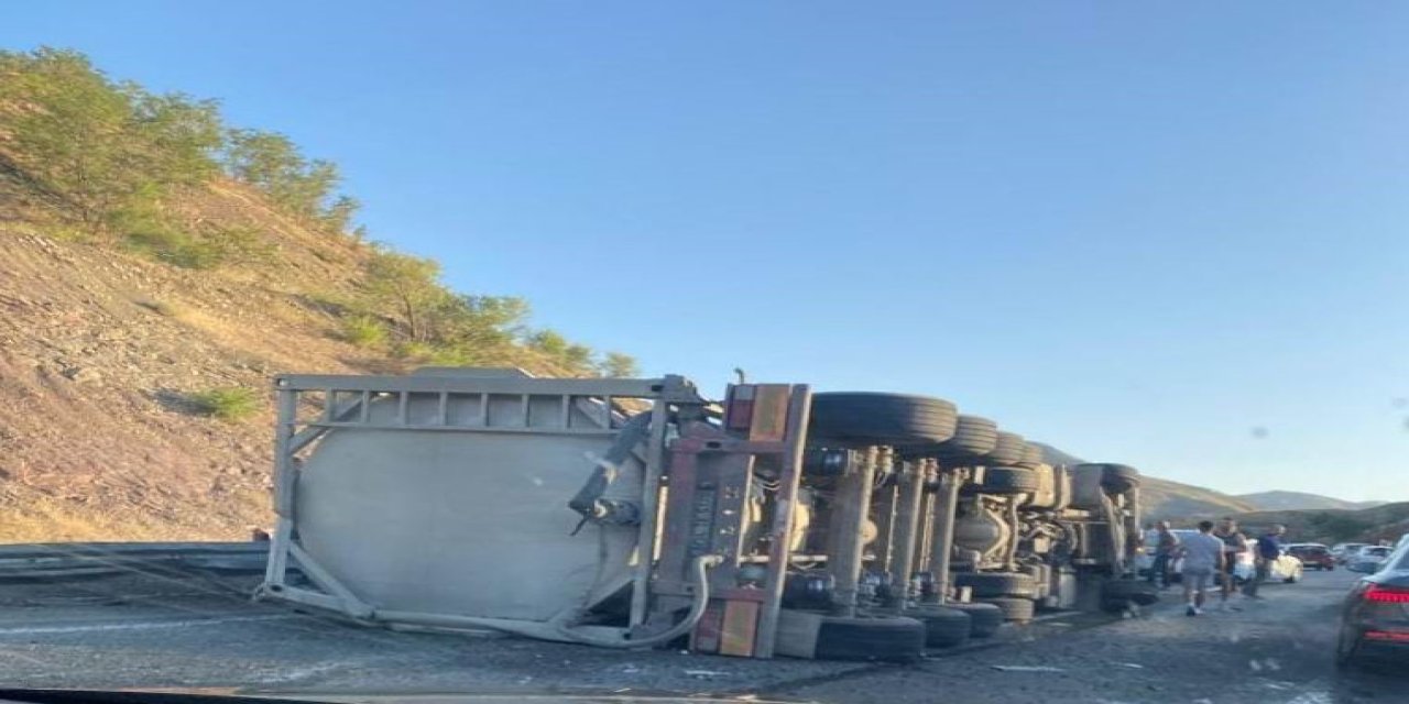 Elazığ’da tır devrildi: 1 kişi yaralandı