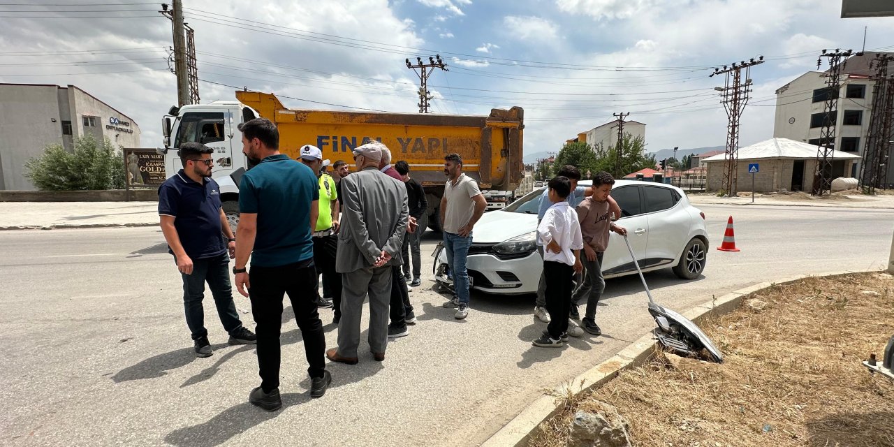 Yüksekova’da zincirleme trafik kazası: 3 araç çarpıştı