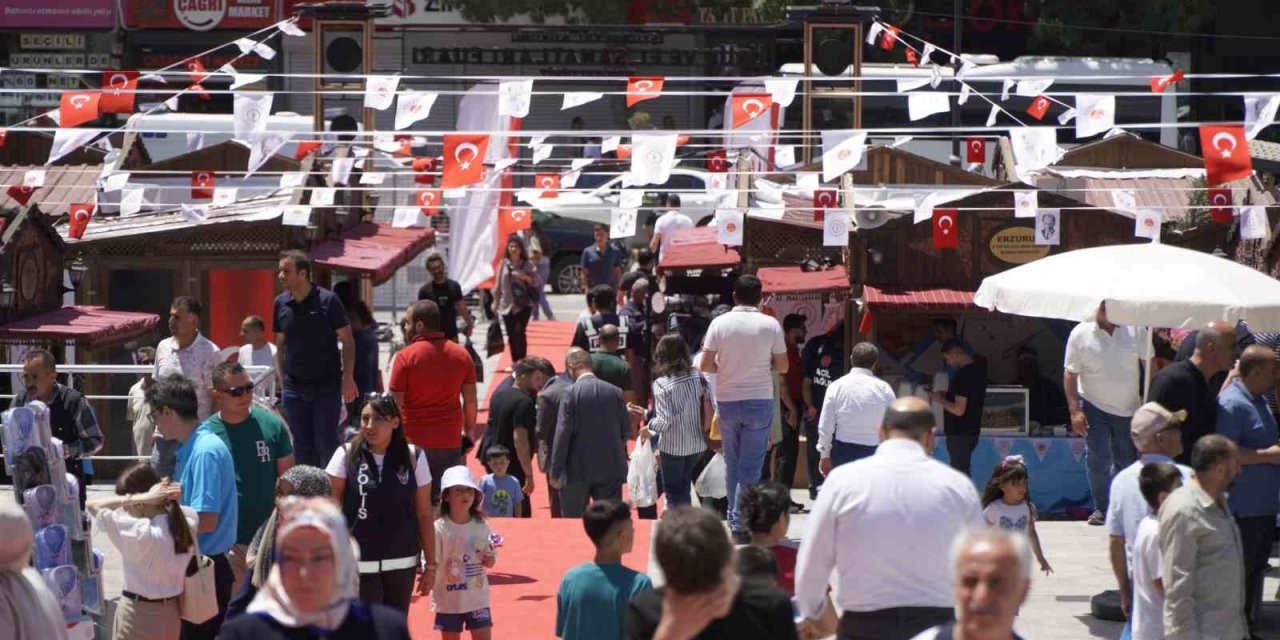 Van’da ’İşyurtları Ürün ve El Sanatları Fuarı’ sürüyor