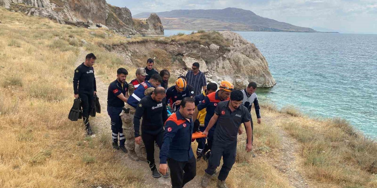 Van Gölü’ne giren 14 yaşındaki çocuk akıntıya kapılarak boğuldu
