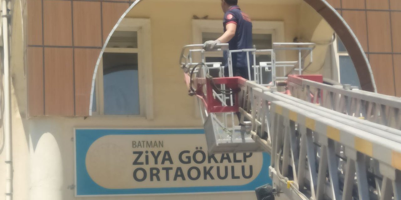 Batman’da tellere takılan kuş kurtarıldı