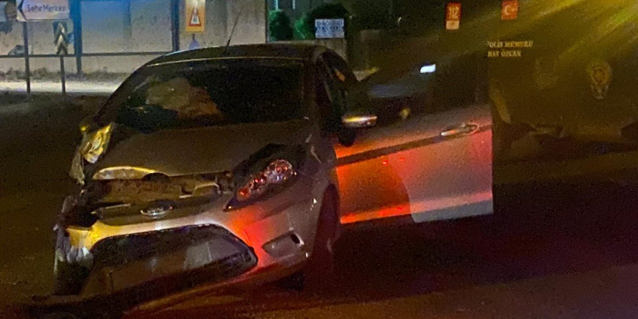 Yüksekova’da trafik kazası: Otomobil ile kamyonet çarpıştı