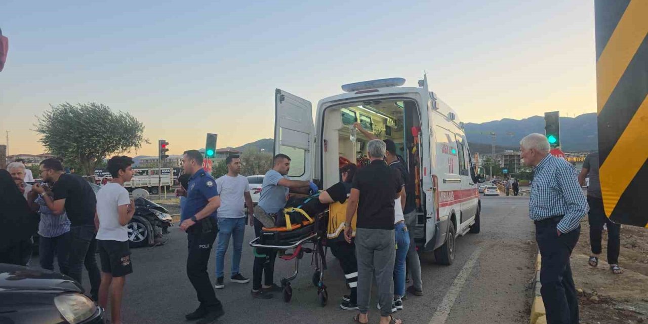 Gaziantep’te tır ile otomobil çarpıştı: İki yaralı
