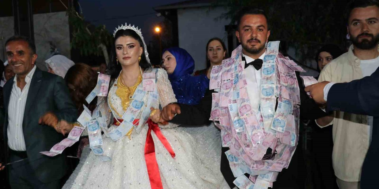 Van’da geline 2 kilo altın, damada 6 buçuk milyon TL takıldı