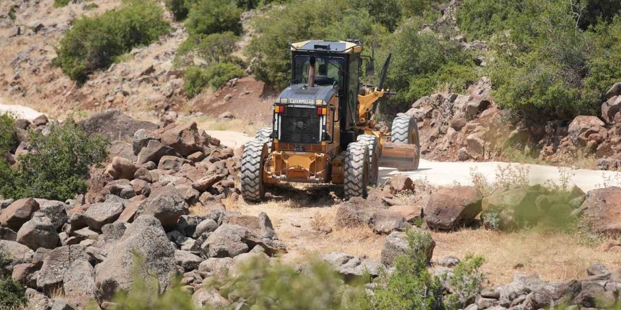 Yalangoz Mahallesi'nde yıllardır beklenen yol yapıldı