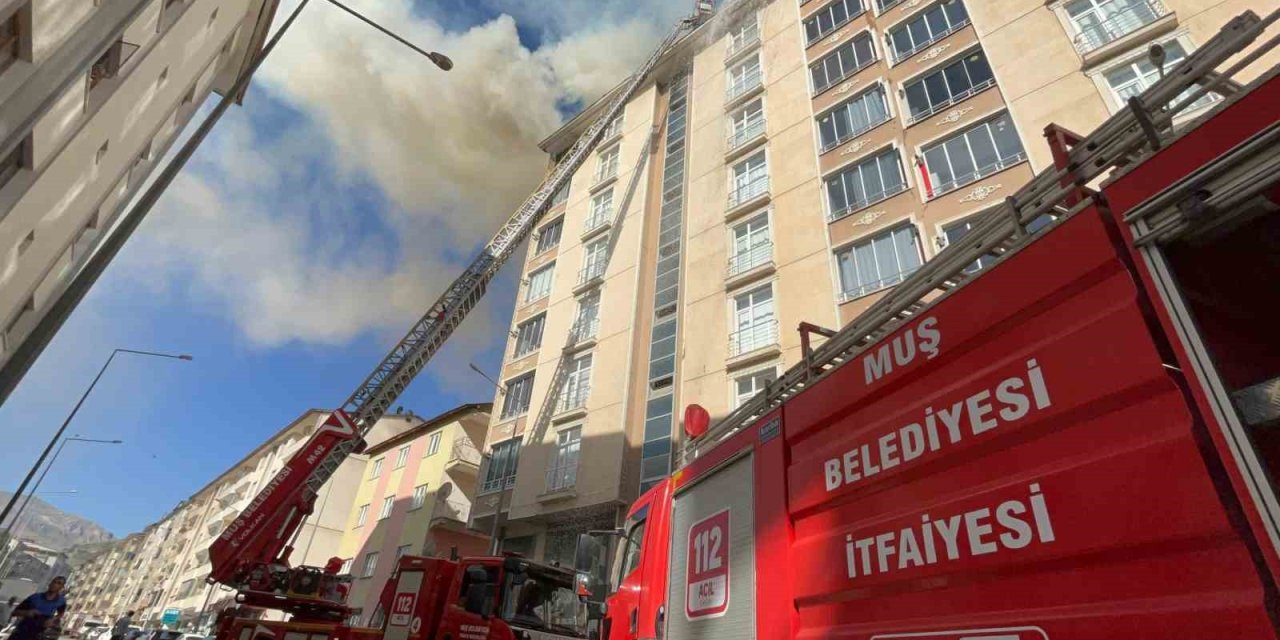 Muş’ta 9 katlı binada yangın