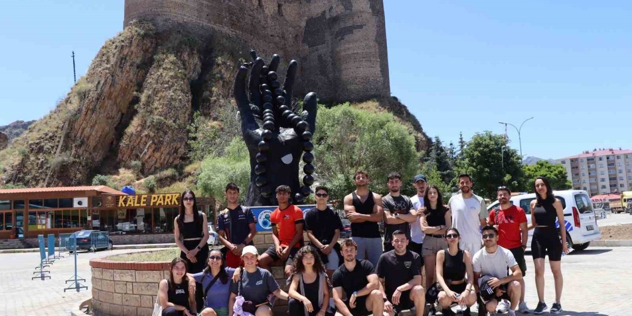Dünyanın dört bir tarafından gençler Erzurum’da bir araya geliyor