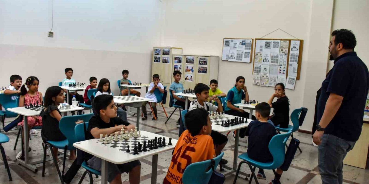 Diyarbakır’da çocuklar yaz atölyelerinde sanatla tanışıyor