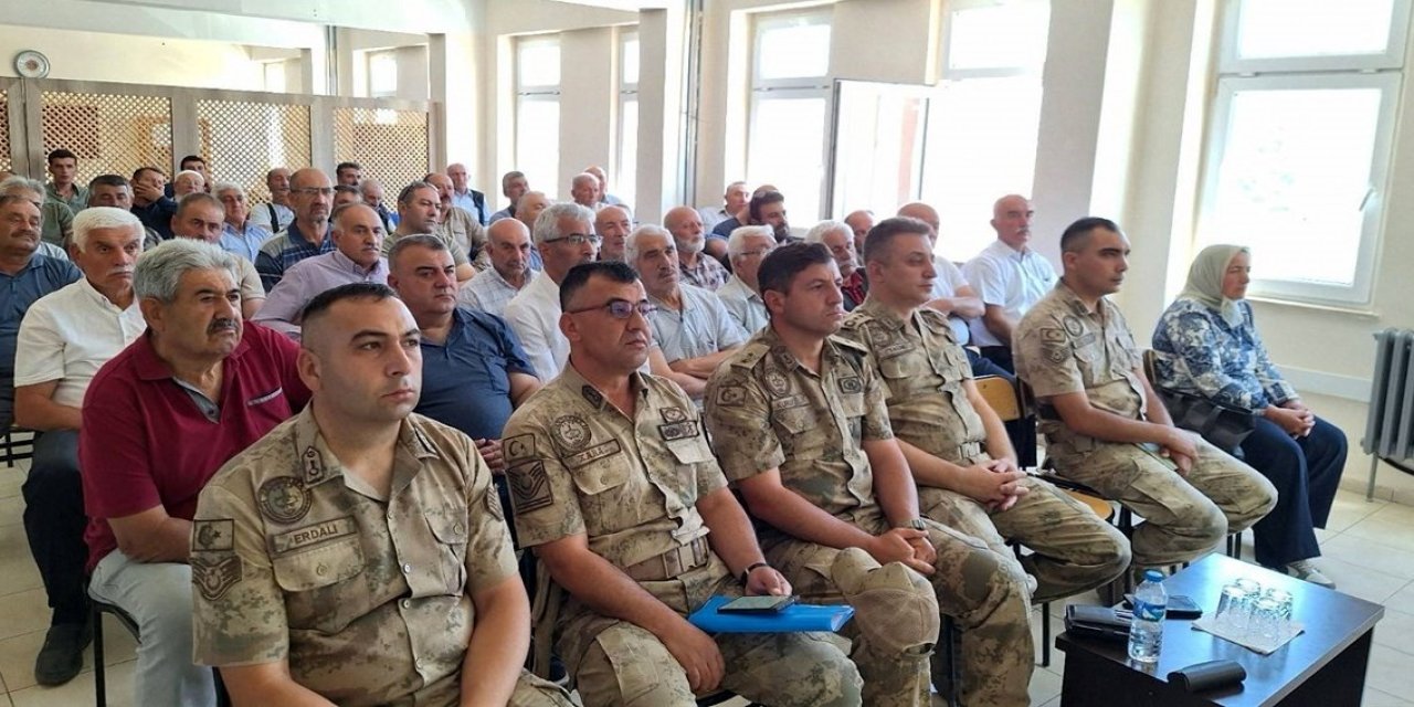 Jandarma ekipleri köylerde bilgilendirme çalışmalarına devam ediyor