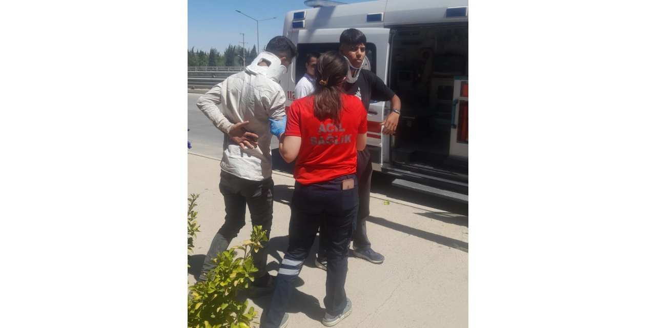 Otomobille motosiklet çarpıştı: 2 yaralı