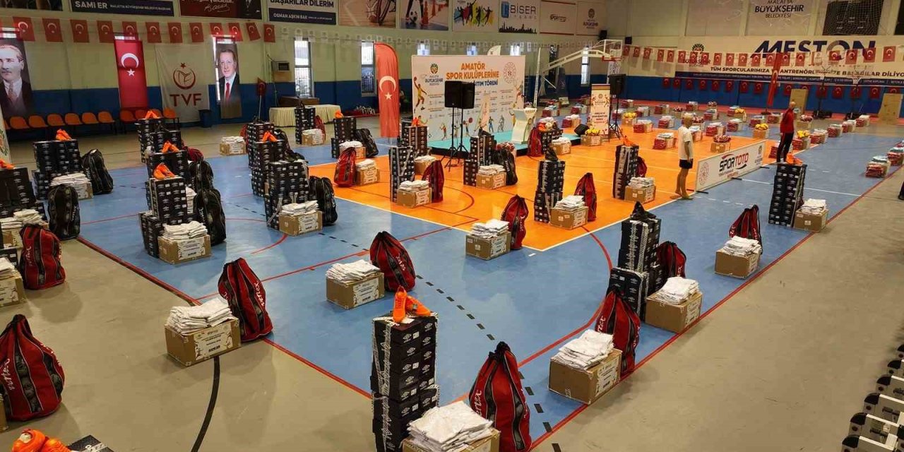 Amatör spor kulüplerine 10 Milyon TL değerinde malzeme desteği sağlandı