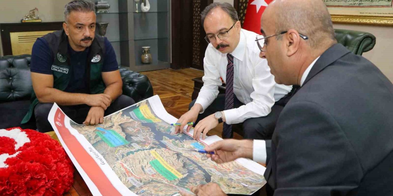 Siirt yığınlı tüneli ve bağlantı yollarında çalışmalar devam ediyor