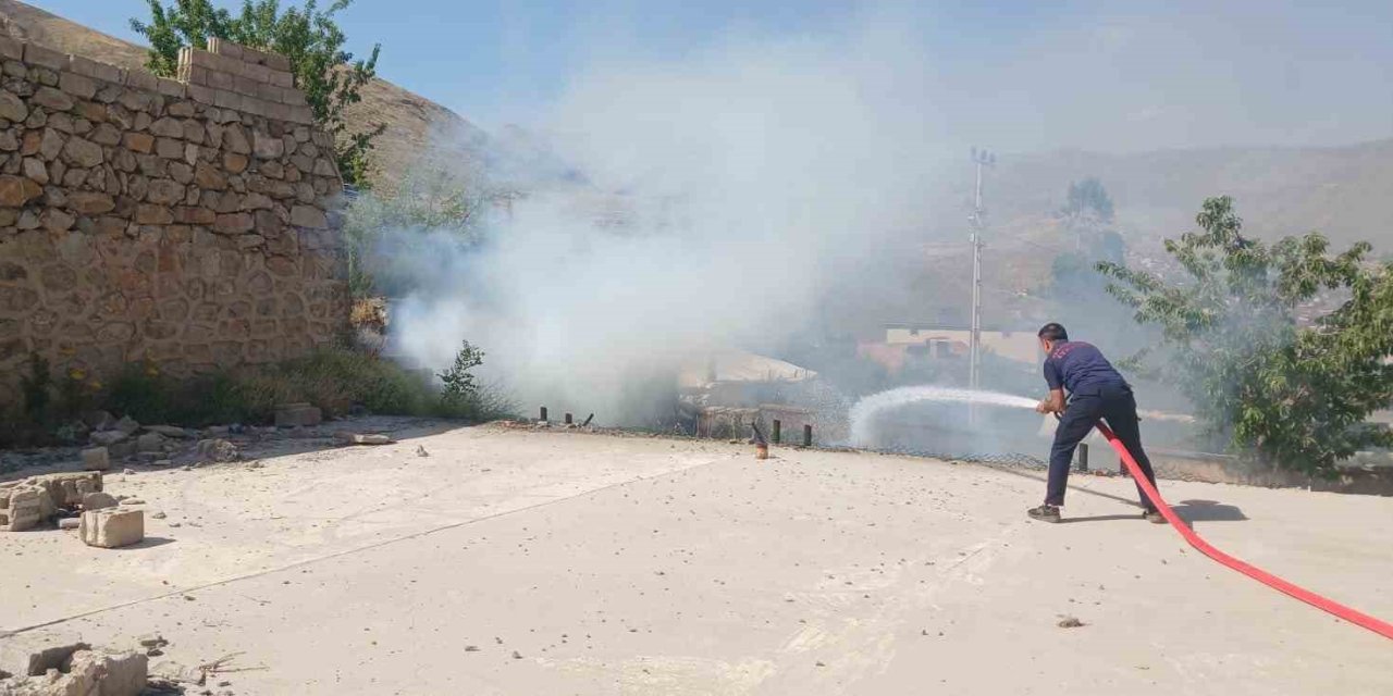 Hakkari’de 2 ayrı yangına müdahale edildi