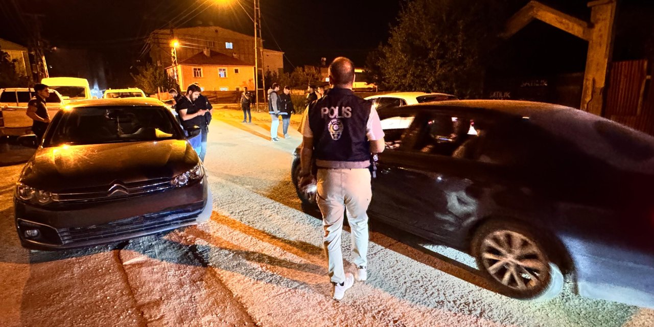 Yüksekova’da polis ekiplerinden geniş çaplı gece denetimi