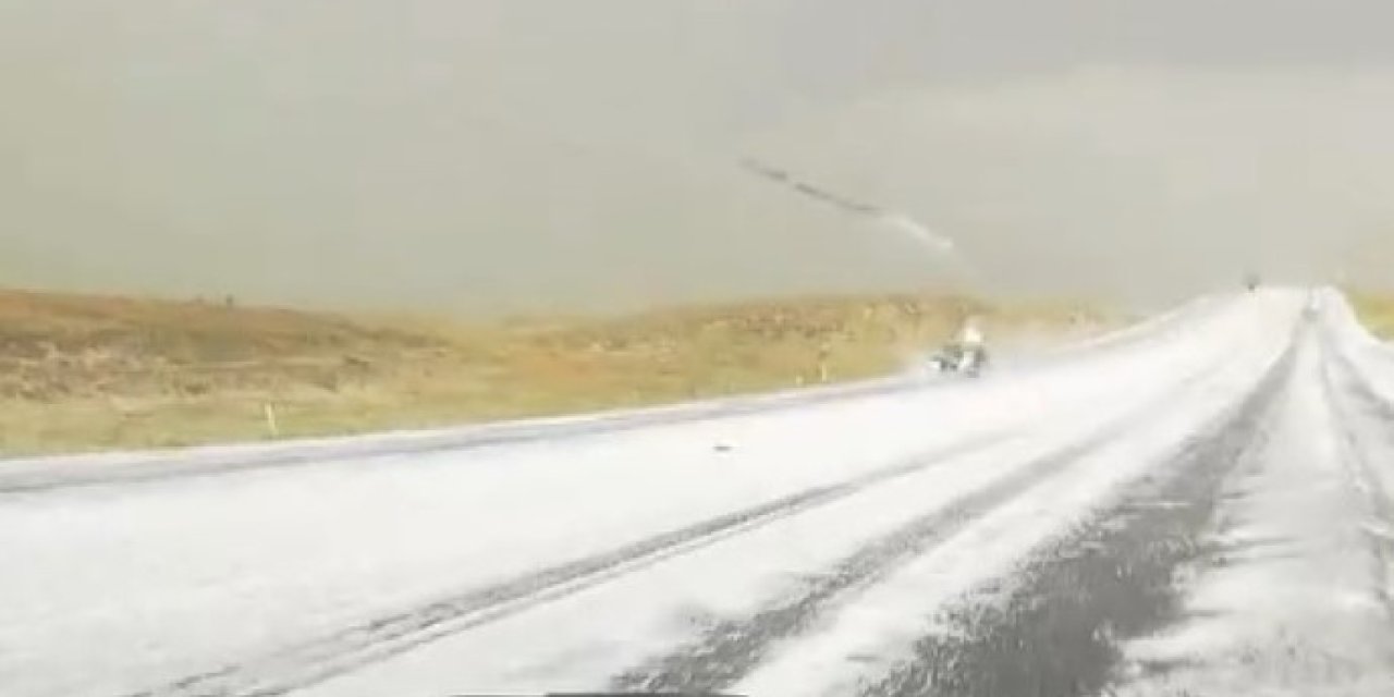 Kars-Selim karayolunda dolu yağışı etkili oldu